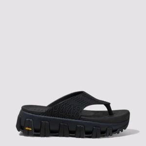 P448 Black Chunky Platform Toe-Post Sandals